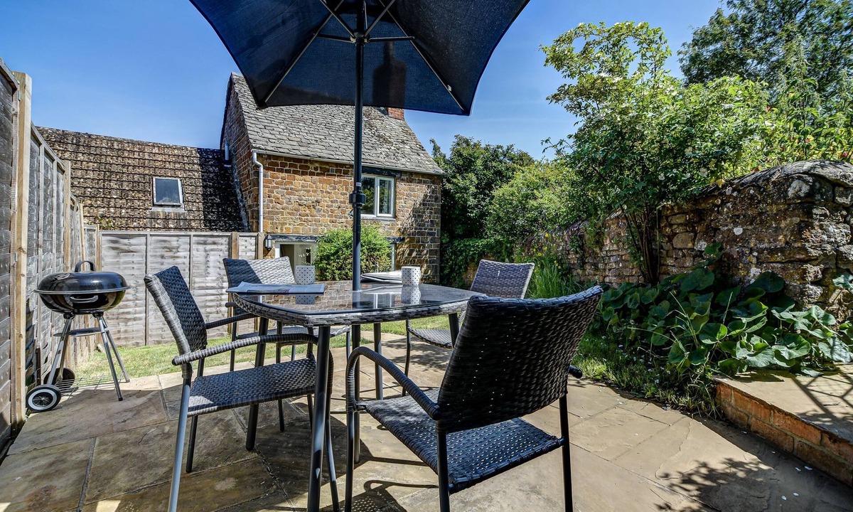 Thorpe Cottage | Rose Cottage | Adderbury Holiday Let | 2 Beds & Sleeps 3