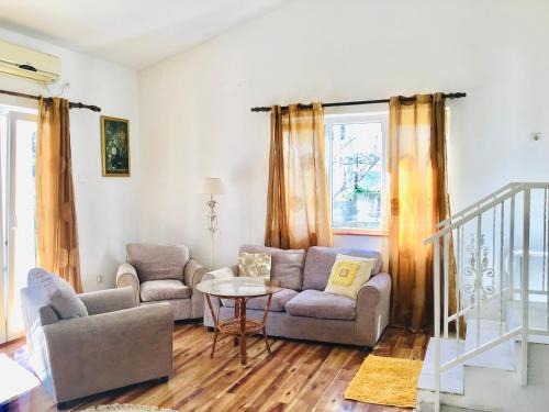 Pricelje House | Rose House
