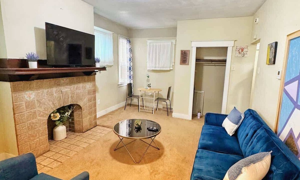Munhall Apartment | Rose’s Comfortable Place | Cozy 1-Bedroom