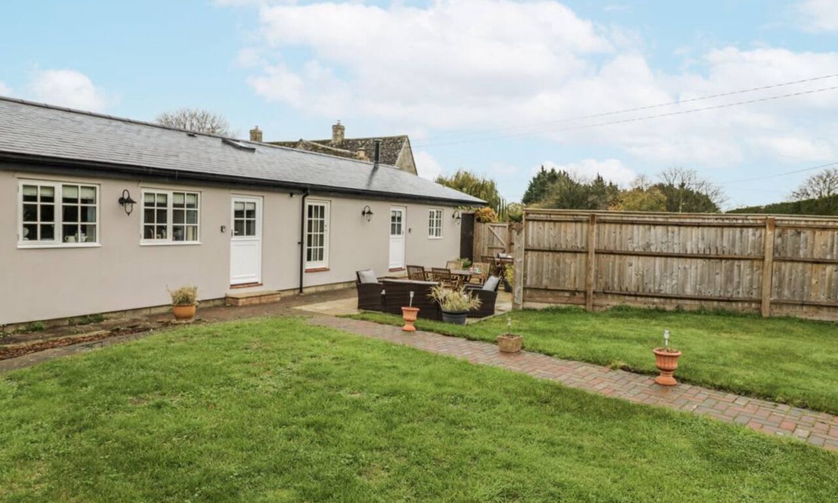 Black Bourton Cottage | Rose Stables, Bampton