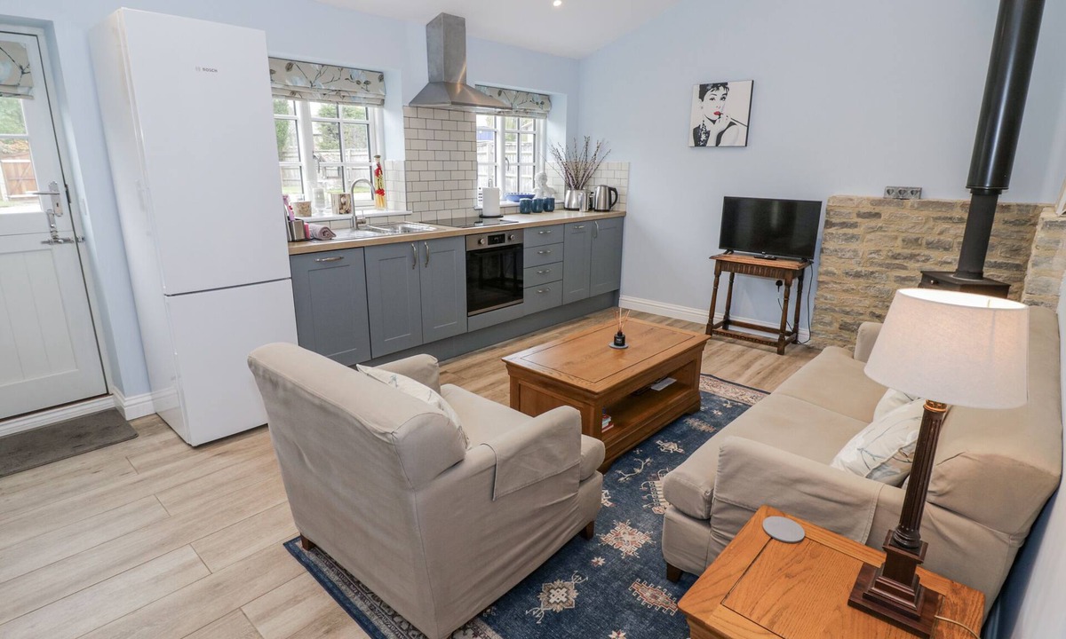 Black Bourton Cottage | Rose Stables