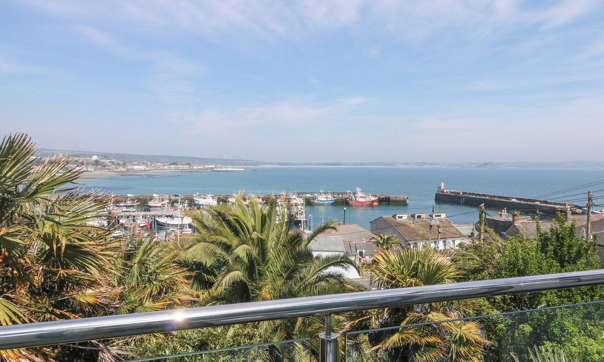 Newlyn Cottage | Rose Villa
