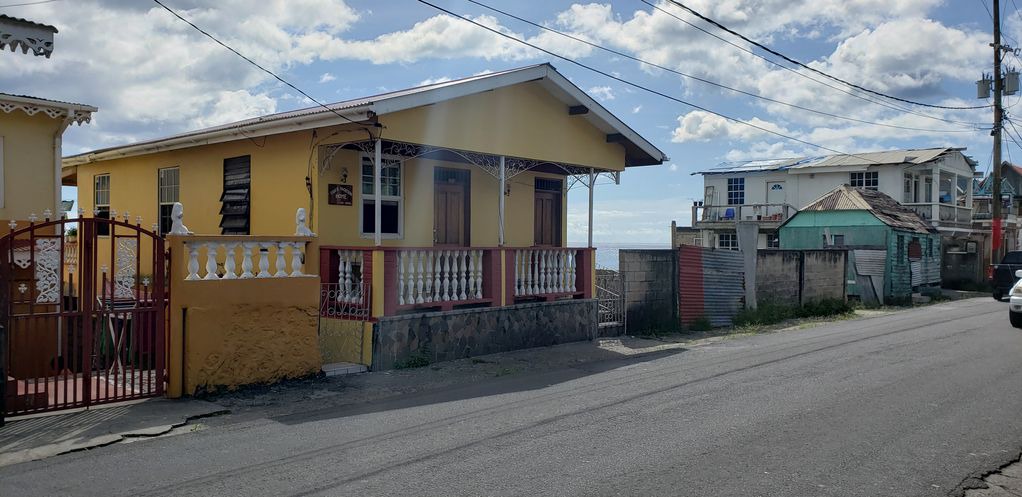 Newtown Hostel | Roseau Hostel & Beach Front Property - Bed 3