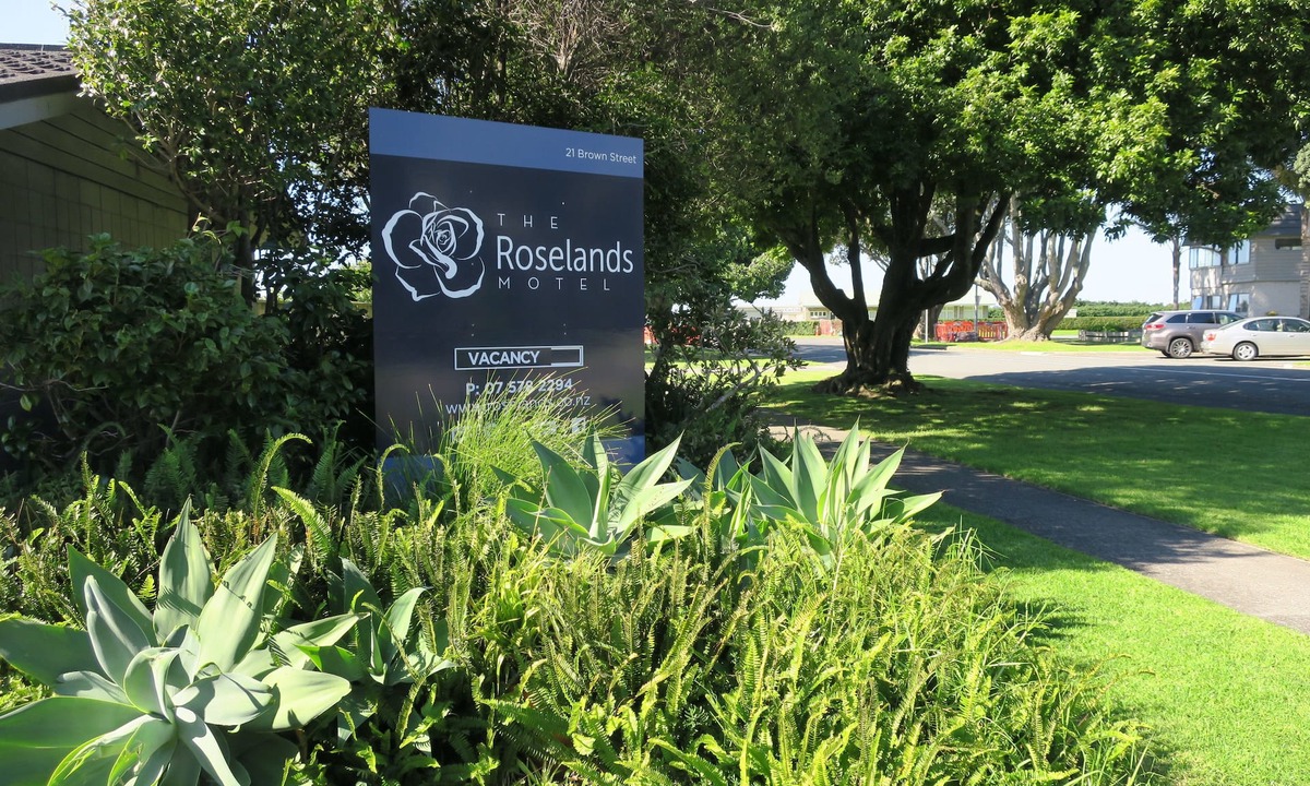 Tauranga Hotel | Roselands Motel
