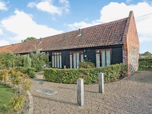 Irstead House | Rosemary - E4484A