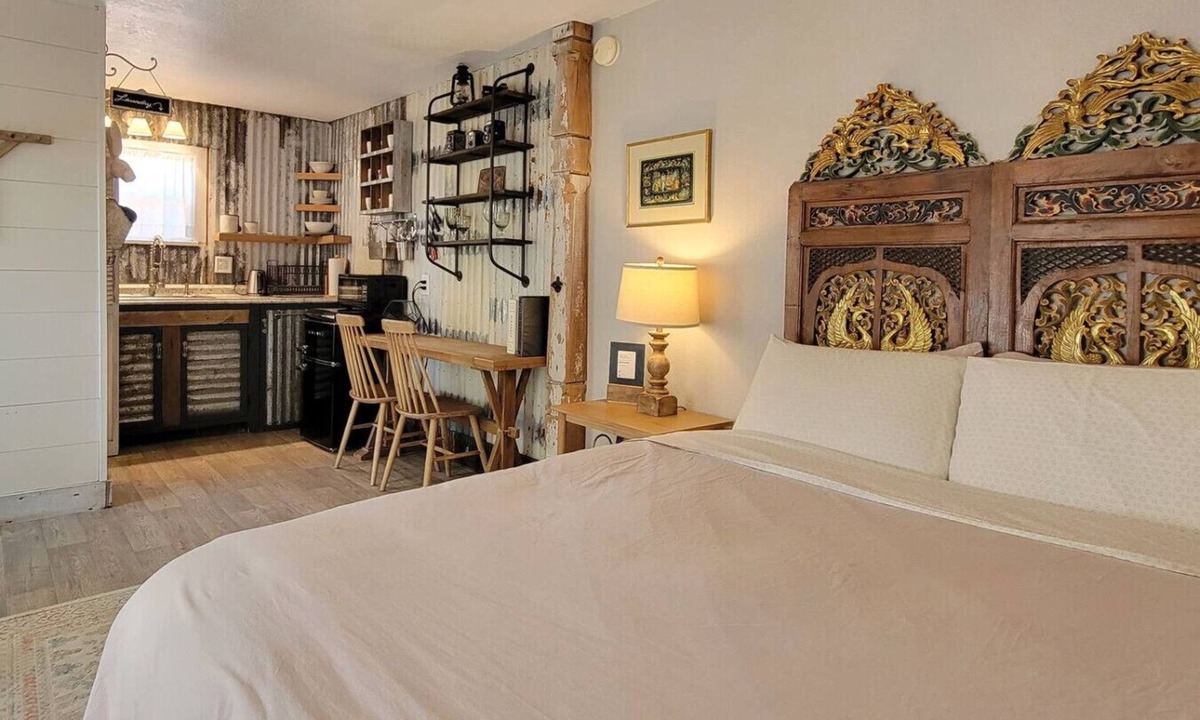 Medford Cottage | Rosewood Studio | Private Cottage Near Downtown