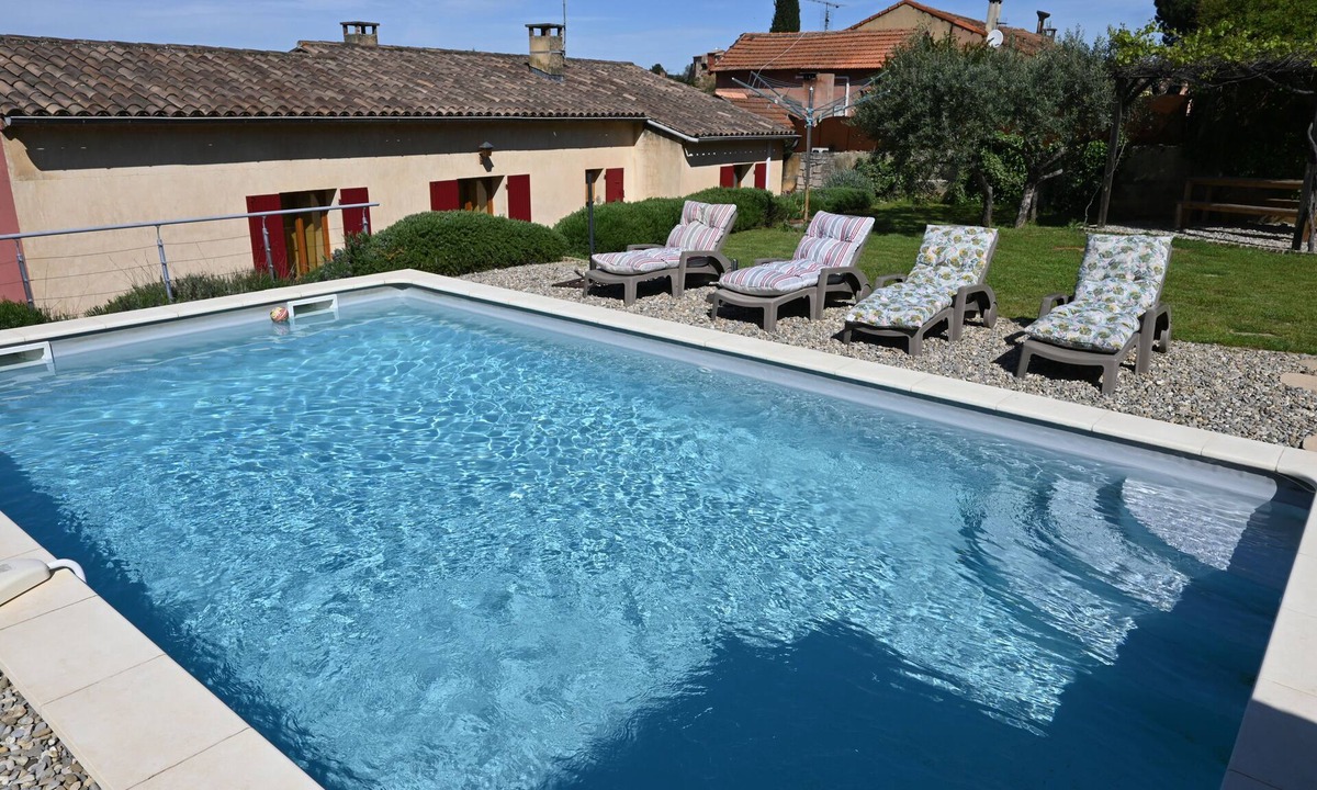 Roussillon House | Roussillon: a house in the village centre for 4-6 with a garden & swimming pool