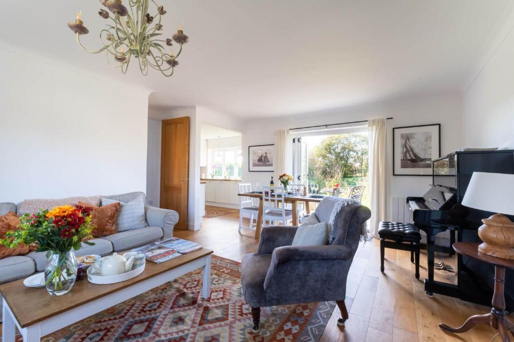 Norleywood House | Rowes Cottage