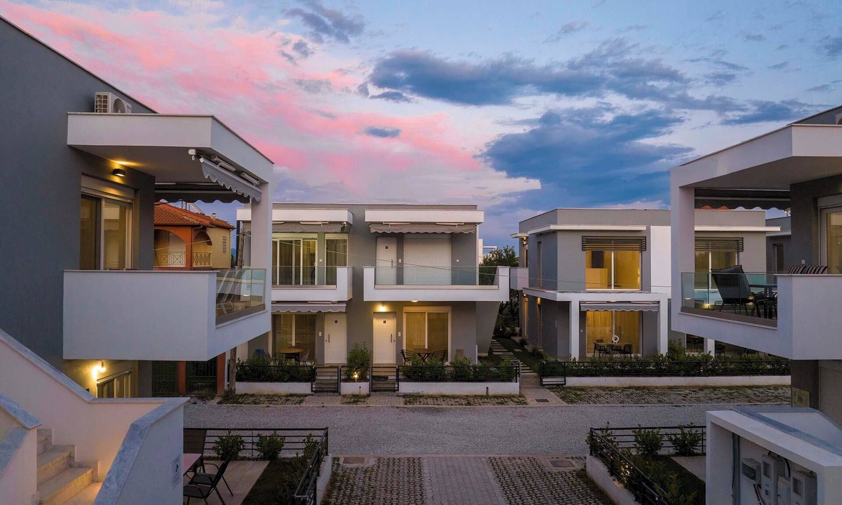 Paralia Ofryniou Villa | Roxani Two - Bedroom Duplex with Garden