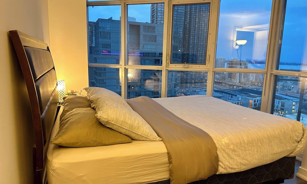 Wellington Place Apartment | Royal Corner Suite