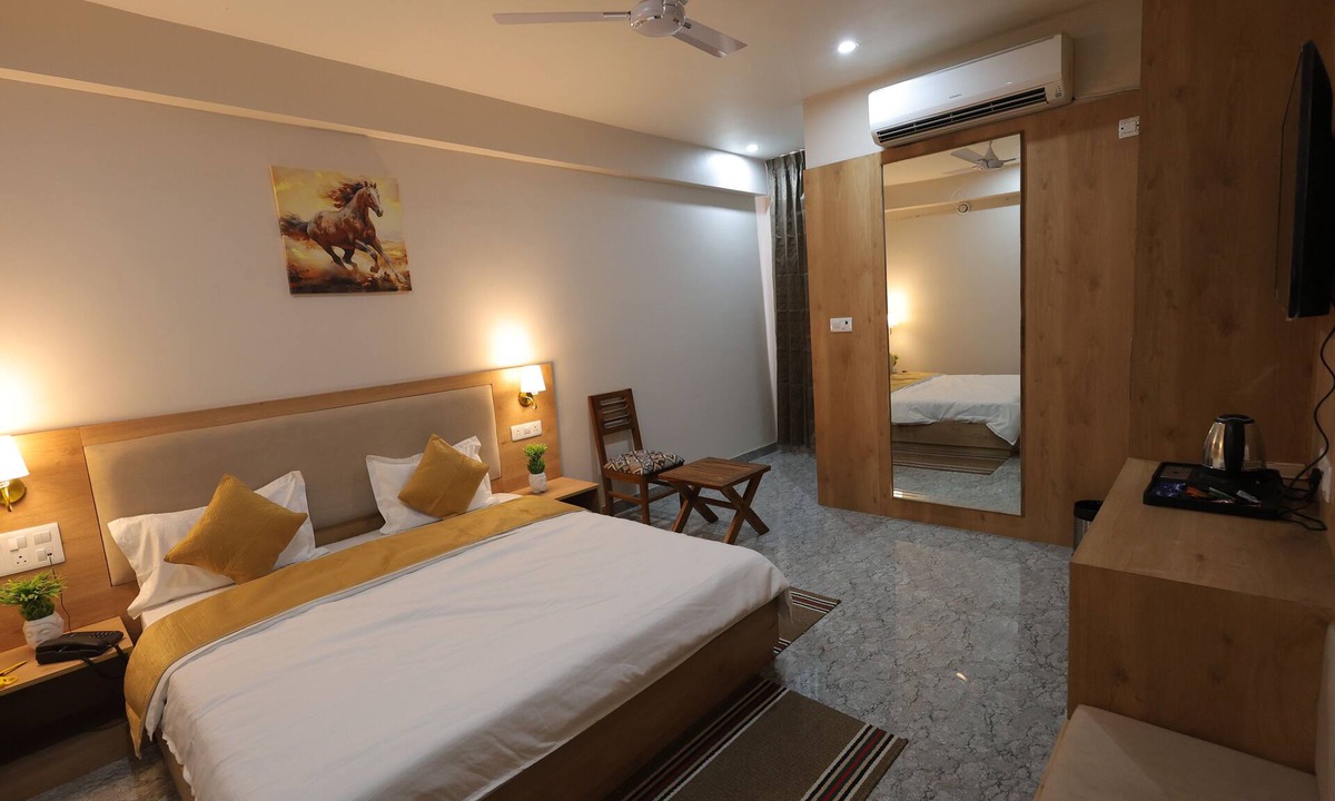 Sikar Hotel | Royal Greens
