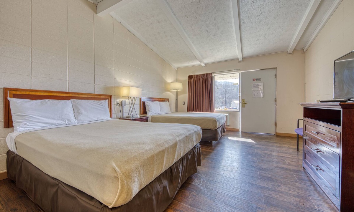 Oneida Hotel | Royal Inn
