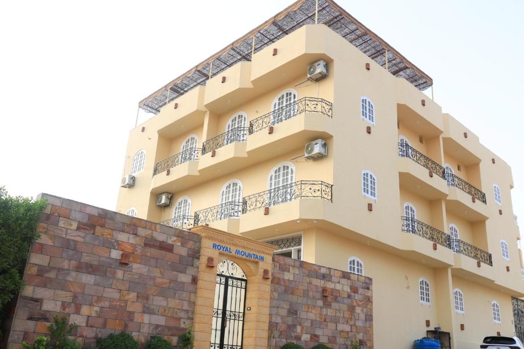 Luxor Hotel | Royal Mountain