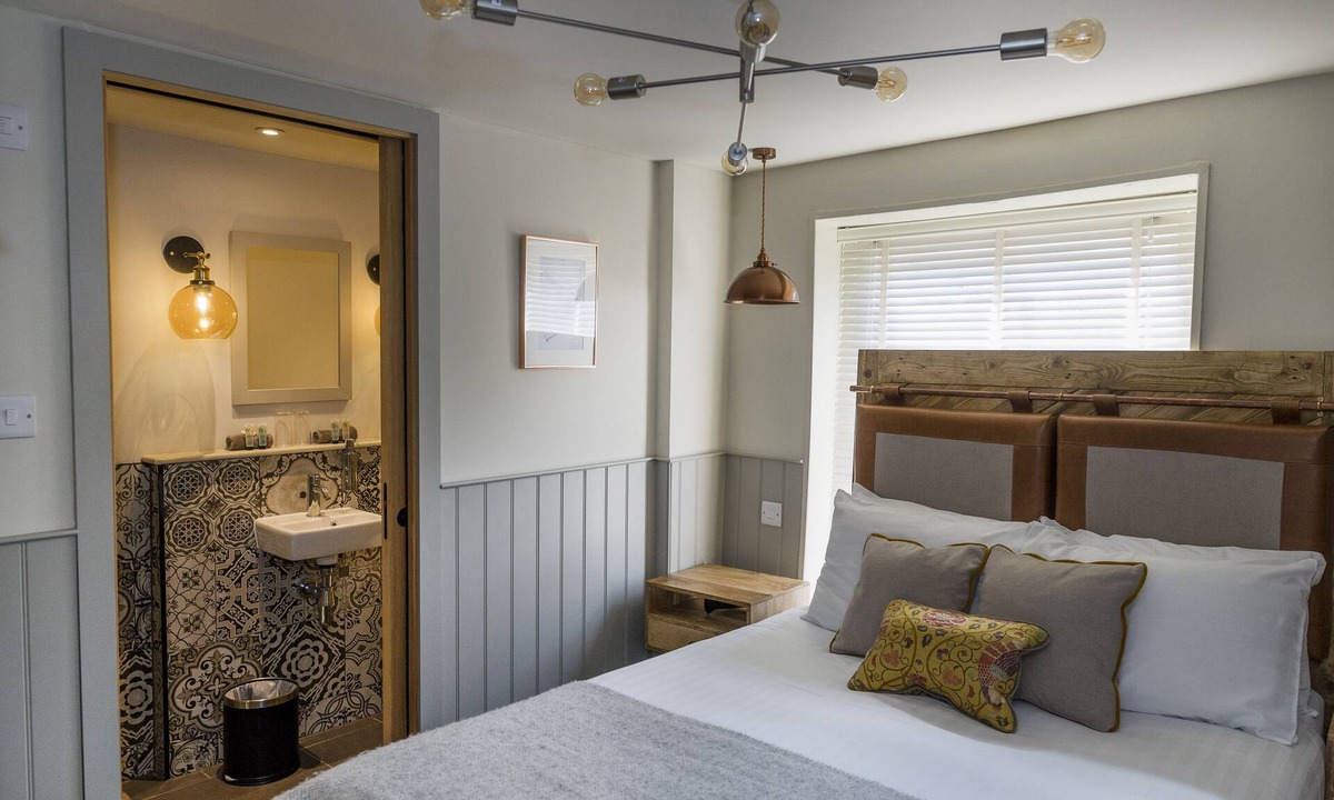Temple Ewell Hotel | Royal Oak