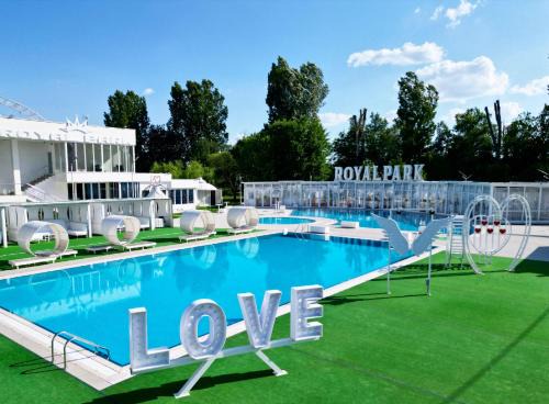 Bascov Hotel | ROYAL PARK Complex