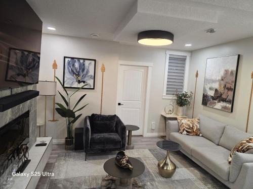 Southwest Calgary House | Royal Passion Home - Luxury Place
