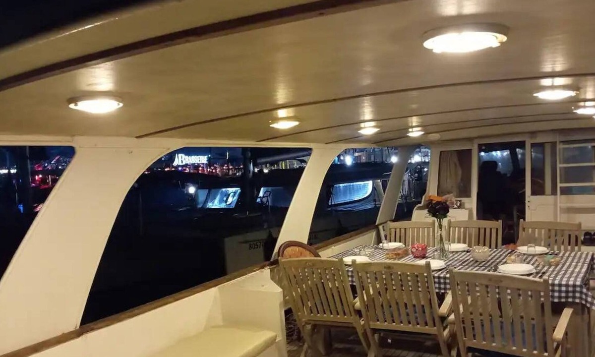 Ashkelon Boat Rental | RoyalSeaSuite Huge Suite on the Water