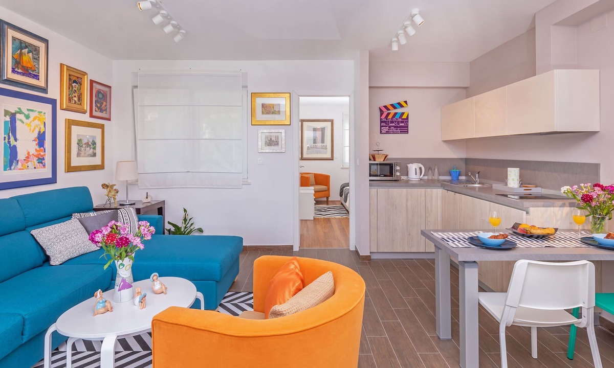 Rozat Apartment | RozART apartment- 10 min by car from Old Town in quiet area next to ACI marina