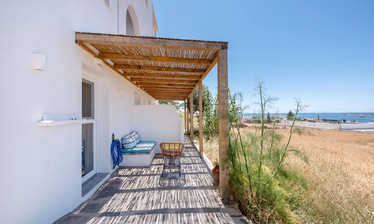Parikia Apartment | Ruby Apartment For 2 – Cozy Seaside Retreat with Balcony and Workspace
