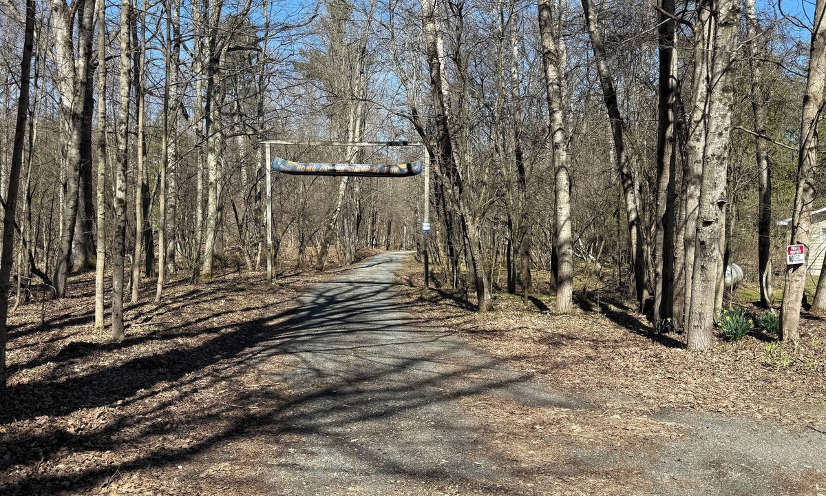 Branch Cabin | Ruby Creek Guesthouse Retreat-Pere Marquette River.