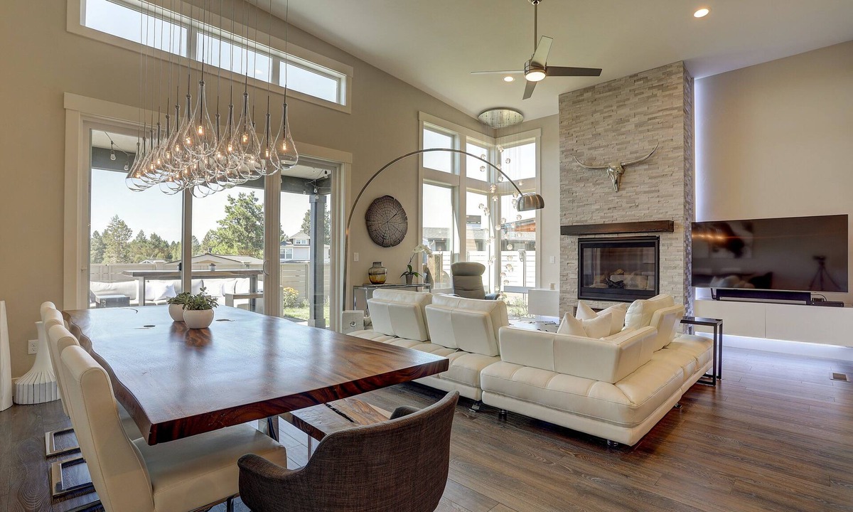 Southeast Bend House | Ruby Peak - Outdoor Living! Modern & Fresh, Hot Tub, A/C, Mountain View, Peloton