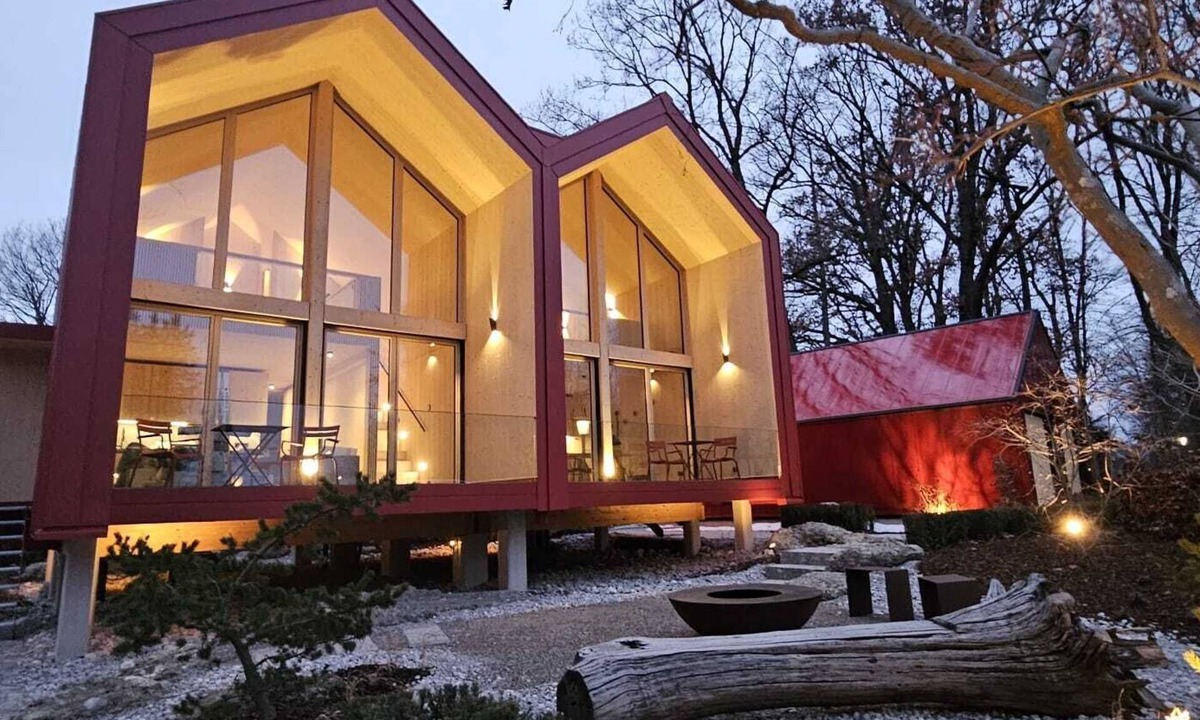 Schondorf am Ammersee Cabin | Ruby red gables - Moonwood house by the lake