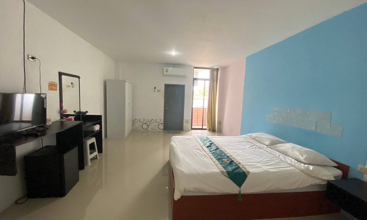 Warin Chamrap Apartment | Ruen Bua resident