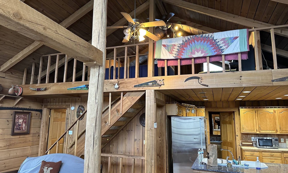 Lancing Cabin | Rugged and Rustic Tennessee Mountain Cabin With Loft