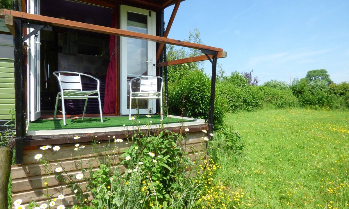 Cilgerran House | Rumenco, self contained 2 person, secluded/unique off grid glamping, own meadow!