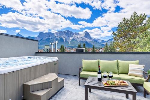 Teepee Town House | Rundleview - Impeccable Design and Private Hot Tub