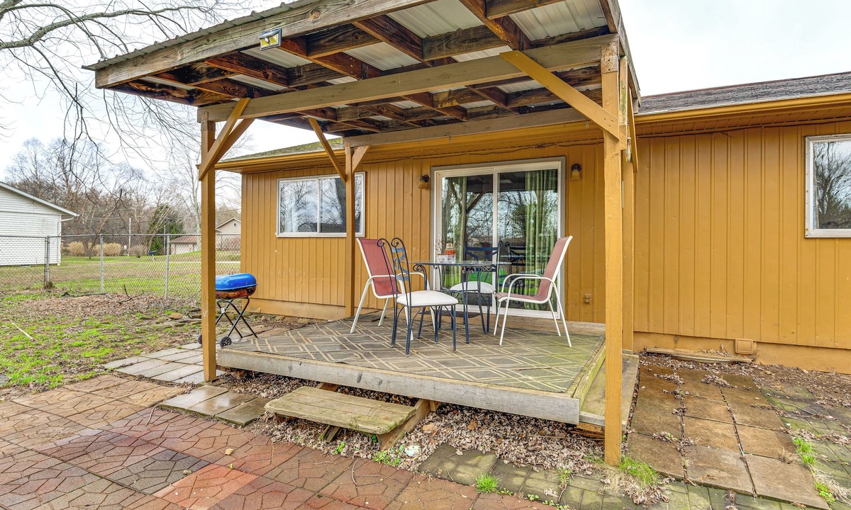 Bloomington House | Rural Bloomington Area Home w/Deck & Yard!
