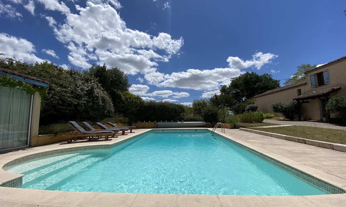 Paulhiac Villa | Rural comfortable 6 person villa, large swimming pool and beautiful views