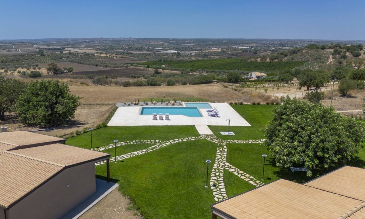 Casale Modica Apartment | Rural complex with pool