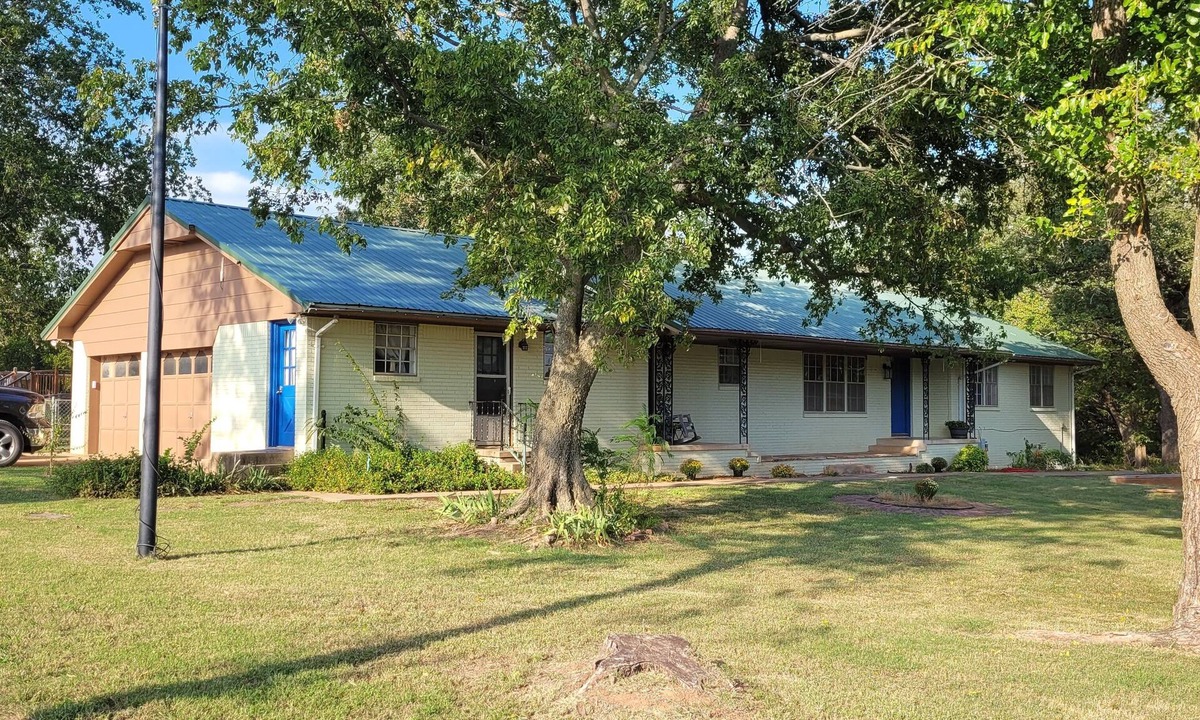 Lincoln County House | Rural Gem! Recently Remodeled and Redecorated 3/2/2 Farmhouse on 24 Acres