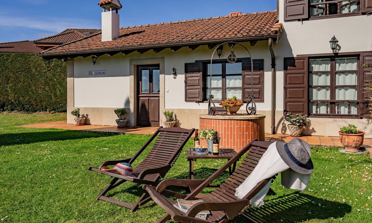 Cabranes House | Rural House 'El Llagar De Naveda' with Mountain Views, Private Terrace & Wi-Fi