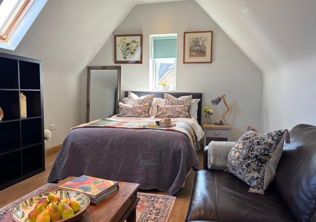 Poundon Apartment | Rural Studio Annexe - Silverstone and Bicester Village