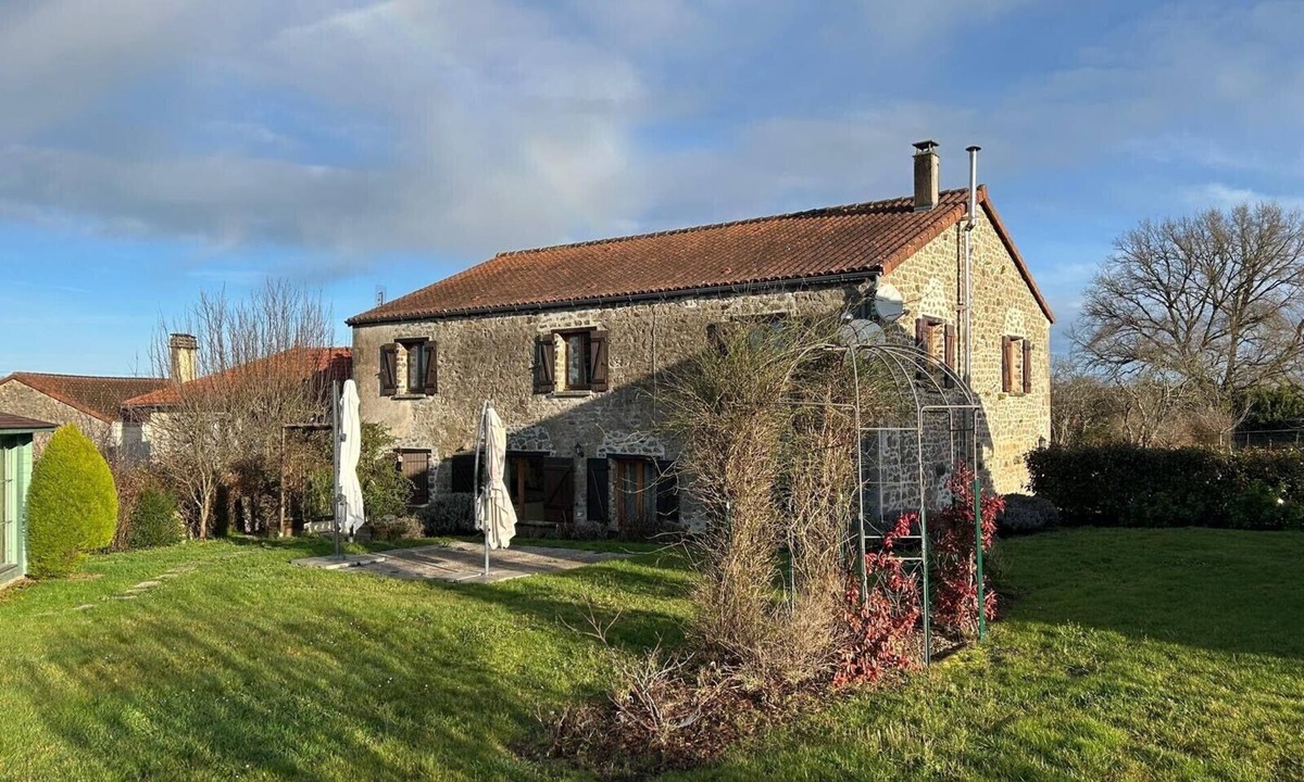 Thiat Cottage | Rural vacation home with garden and 4 bedrooms