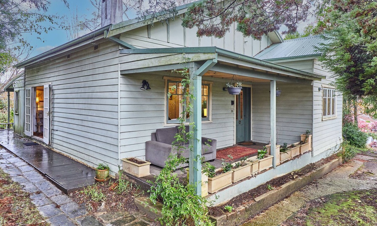 Leura Cottage | Rustic 18th Century Blue Mountains cottage