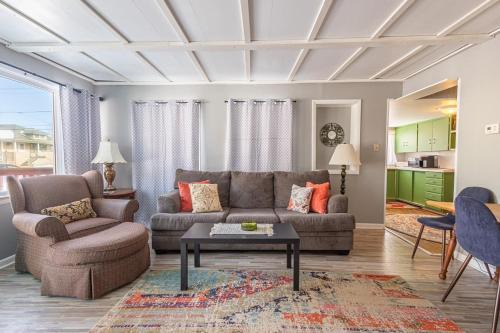 Laramie House | Rustic 2 Bedroom Boho Apartment