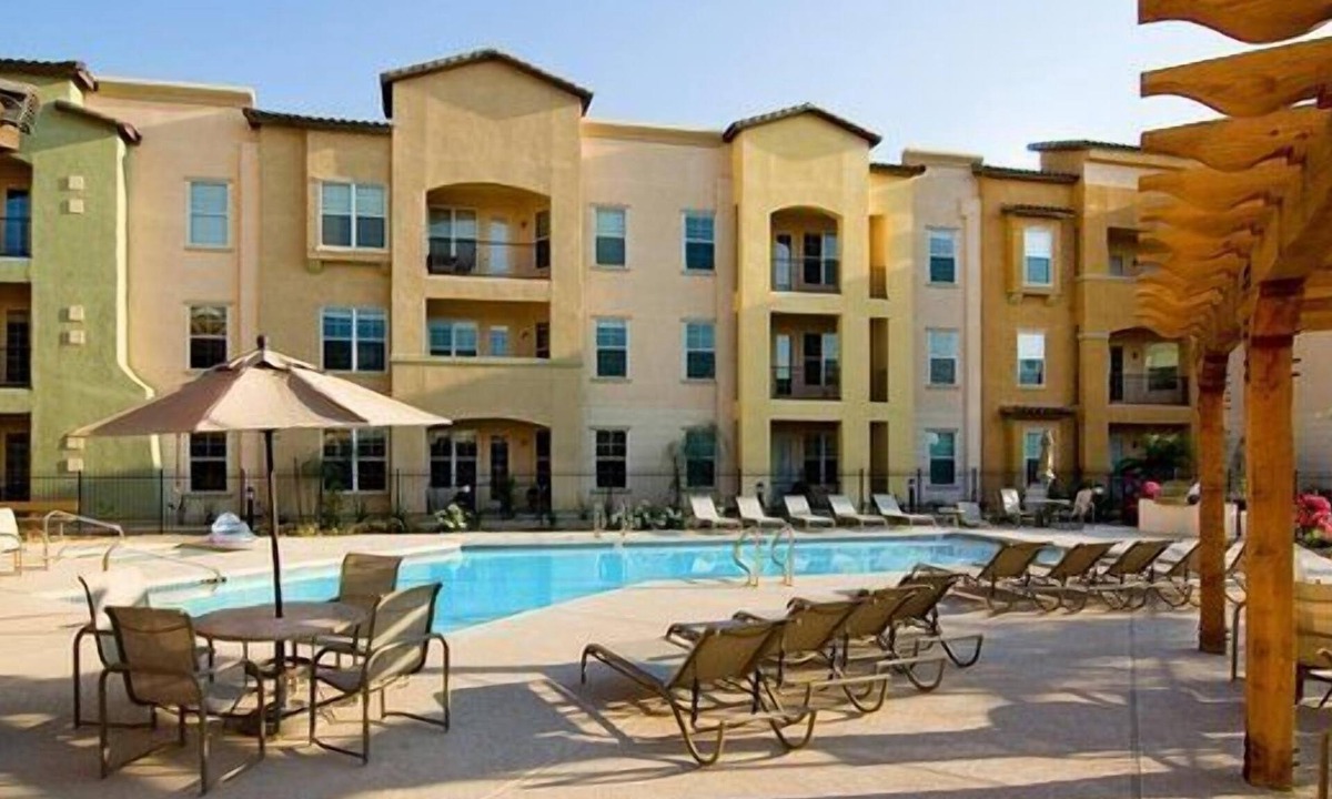 Surprise Condo | Rustic 2 Bedroom Condo minutes away from the Arizona Lifestyle.