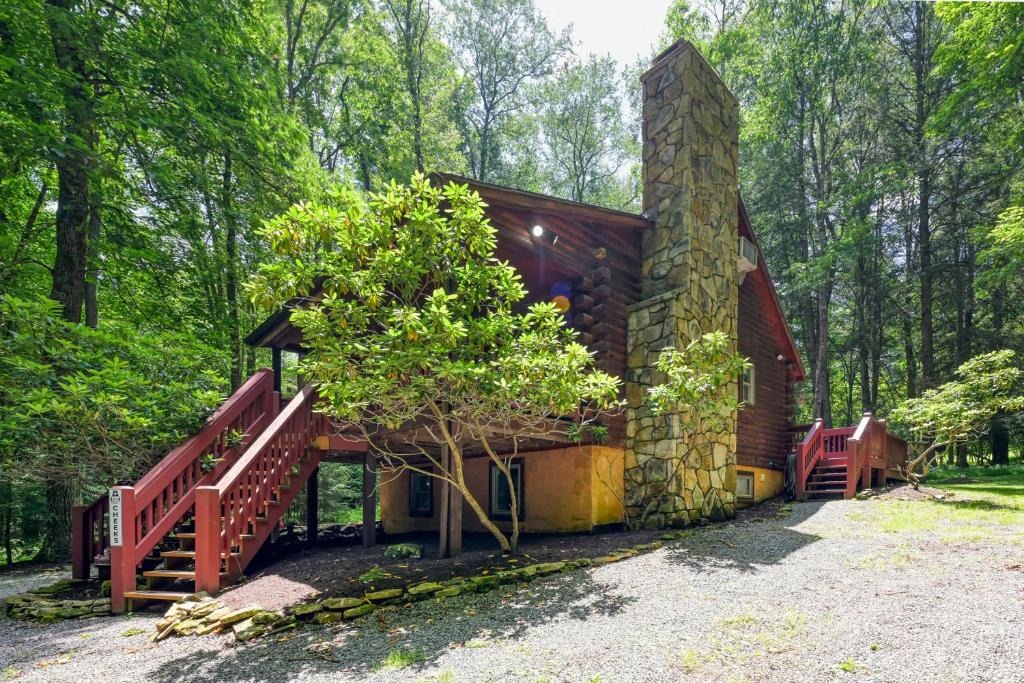 Oakland House | Rustic 2BR Cabin - HOT TUB & Fireplace - Oakland