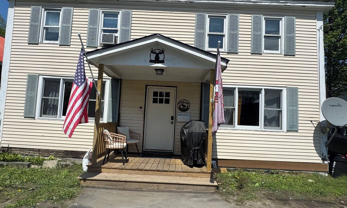 Northfield House | Rustic 4-bedroom house in university town of Northfield. Centrally located.