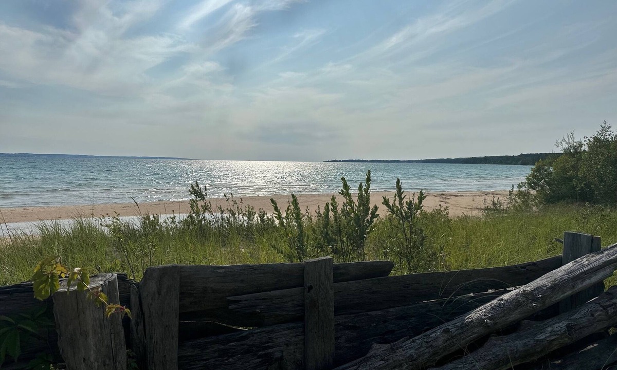 Menonaqua Beach Cottage | Rustic 5-bedroom cottage with private beach near Harbor Springs
