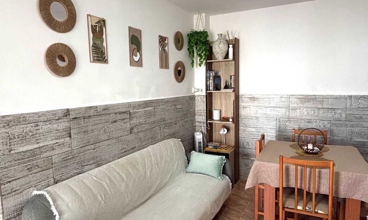 Deltebre House | Rustic and bright house