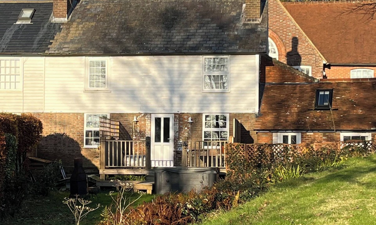 Heathfield Cottage | Rustic and Quirky Comfortable Cottage with Hot Tub