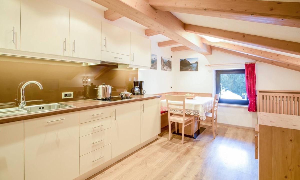 Colfosco Apartment | Rustic Apartment near Ski Areas with Wi-Fi, Garden and Terrace