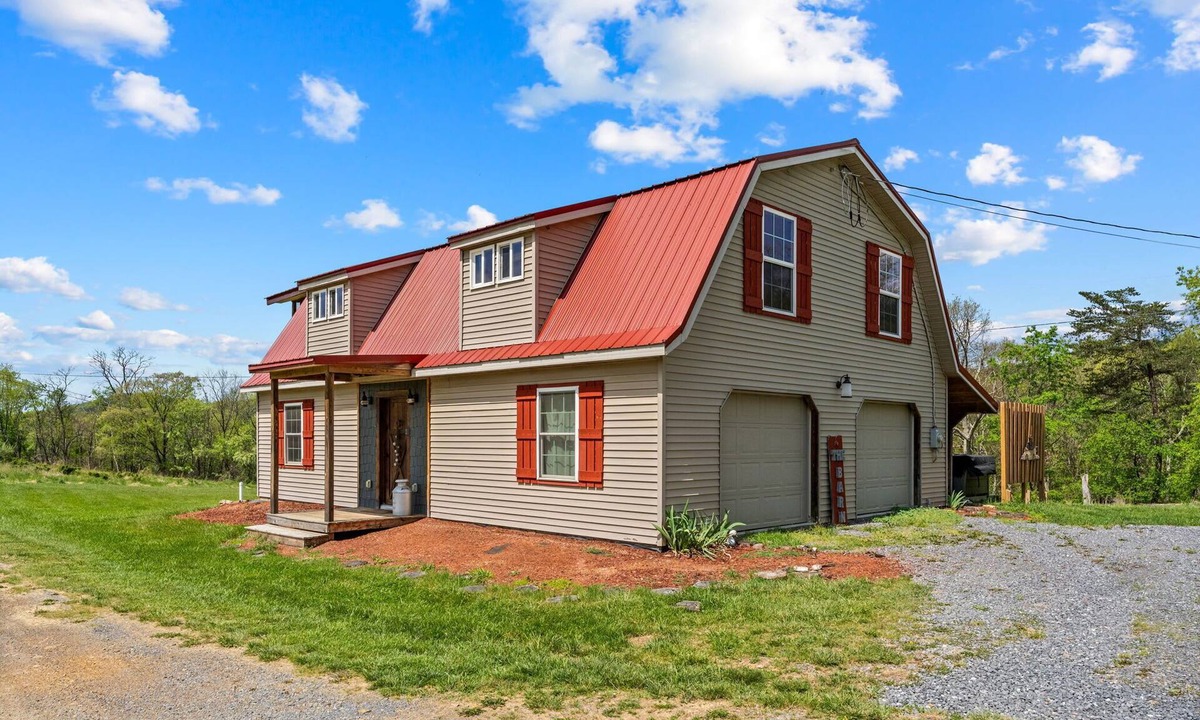 Wardensville House | Rustic Barn Retreat w Hot Tub, Game Room & FirePit