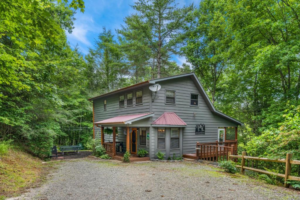 Blairsville House | Rustic Bear Lodge