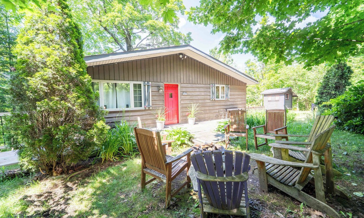 St-Adolphe-d'Howard House | Rustic Chic Chalet Spa, Firepit, Near Lake Access