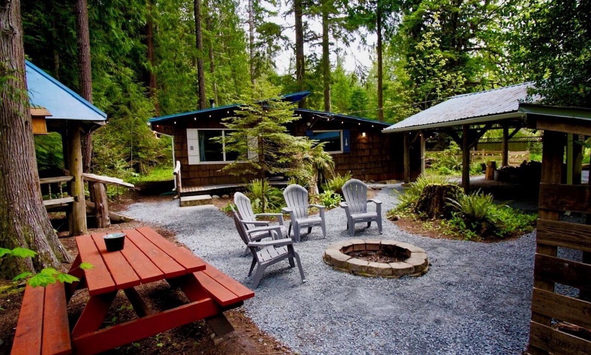 Ashford Cabin | Rustic cabin, nestled in the trees, less than a mile to Mt. Rainier entrance.